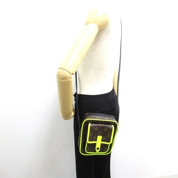 Pre Loved Louis Vuitton Monogram Wearable Wallet Bag in Brown - Picture 5 of 11